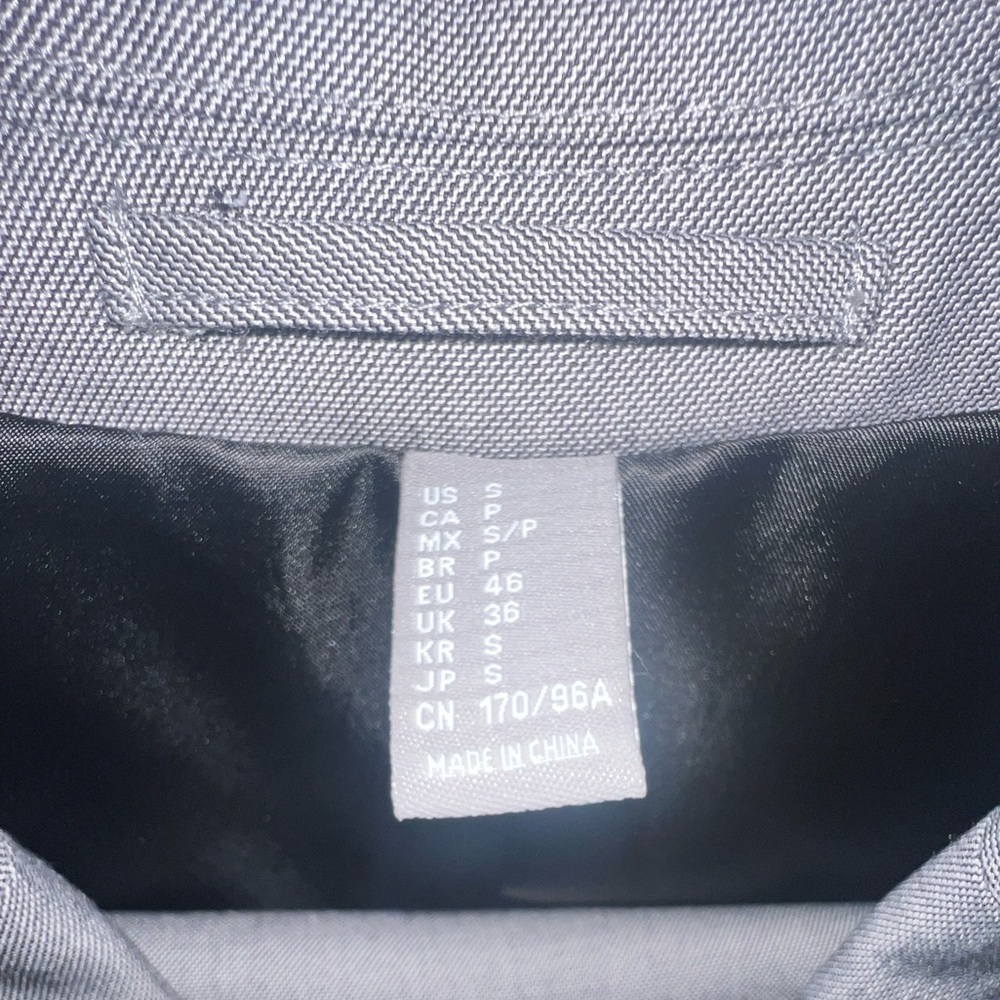 Brand:forever 21 
Model: suit
Color:grey 
Condition:9/10 
Size:S jacket/29 pants
